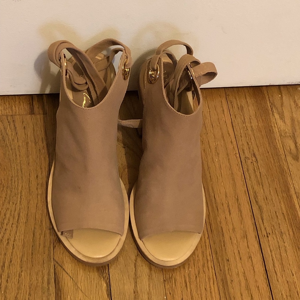 VC John Camuto Suede Open Toed Stacked Mule - Picture 3 of 8